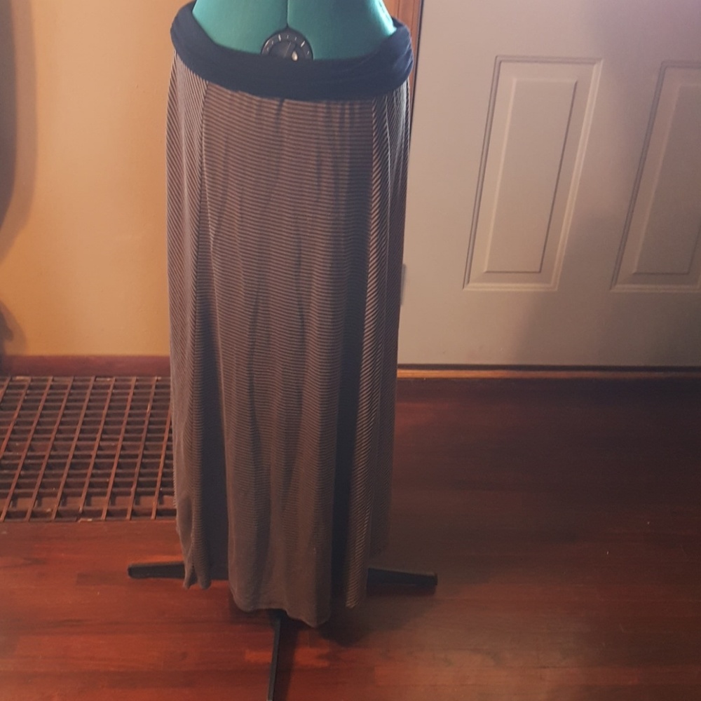 Maxo brown and black skirt